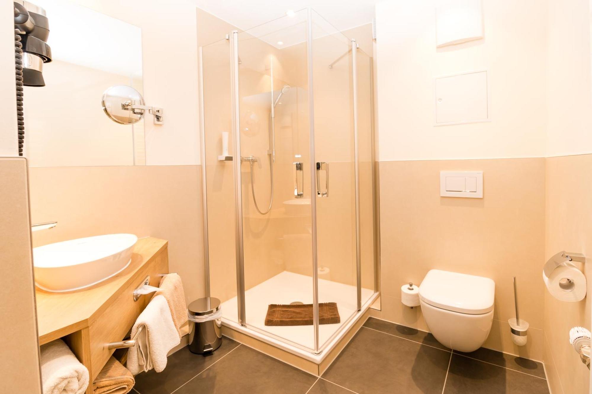 Thermalhotel Gass บาดฟึสซิง ภายนอก รูปภาพ