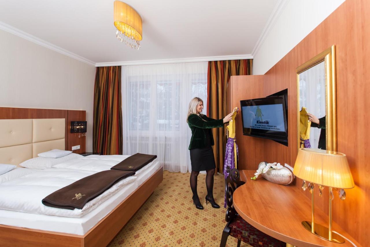 Thermalhotel Gass บาดฟึสซิง ภายนอก รูปภาพ