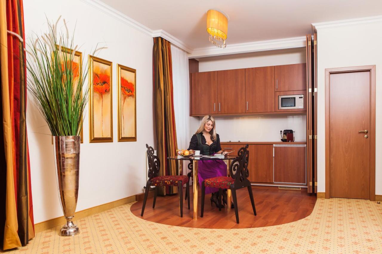 Thermalhotel Gass บาดฟึสซิง ภายนอก รูปภาพ