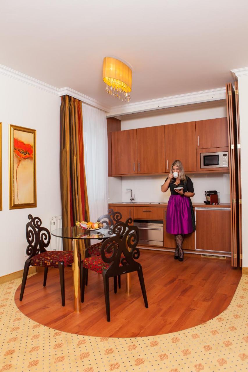 Thermalhotel Gass บาดฟึสซิง ภายนอก รูปภาพ