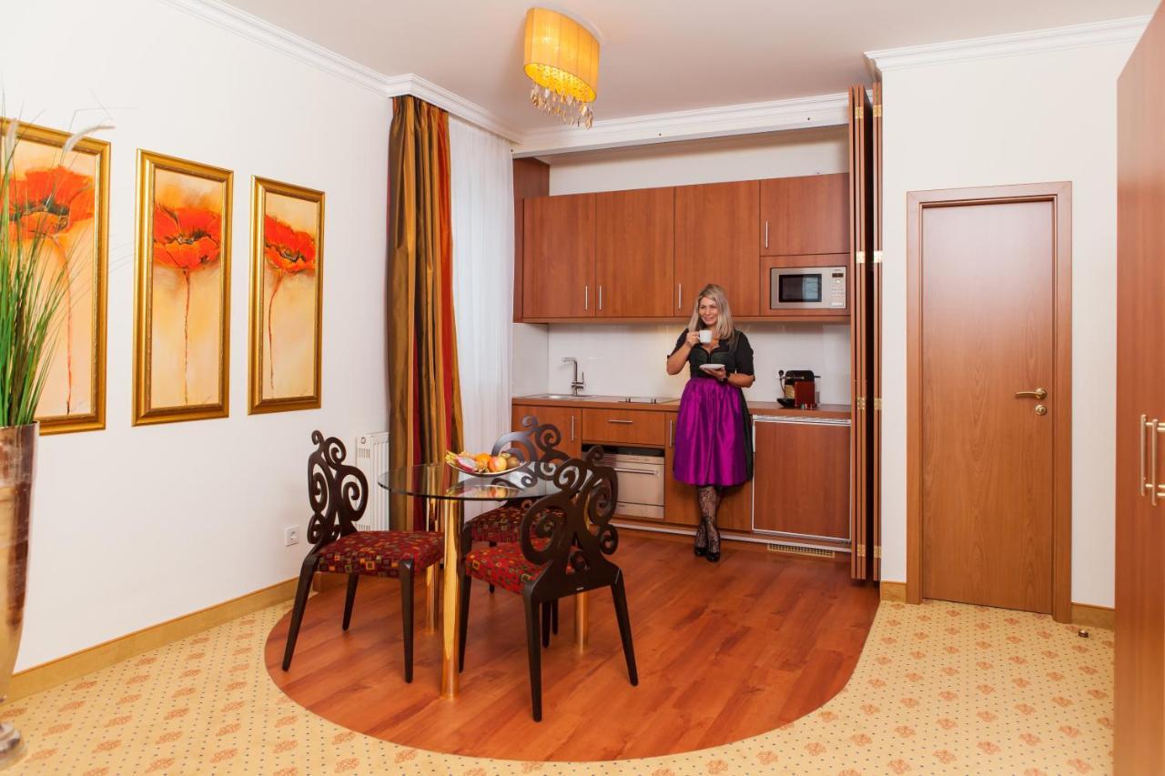 Thermalhotel Gass บาดฟึสซิง ภายนอก รูปภาพ